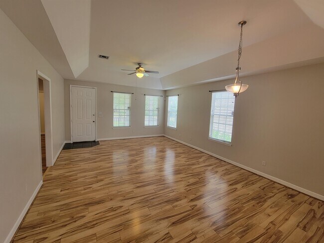 Building Photo - 3598 Four Oaks Blvd