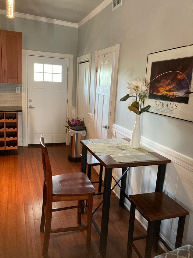 Foto principal - 1846 N Mozart St