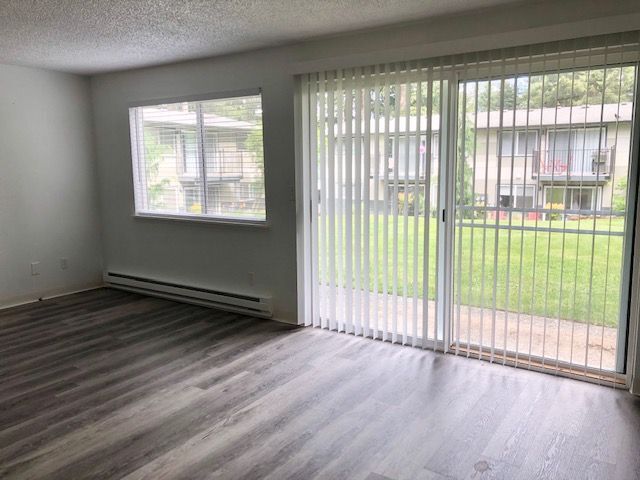 Building Photo - Newly Remodeled 2 Bedroom