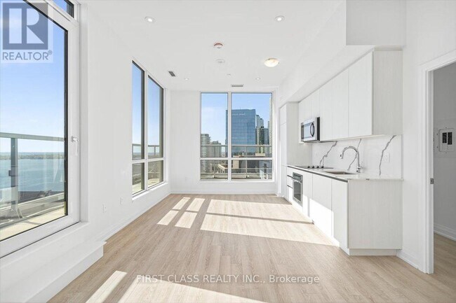 Building Photo - 15 Richardson St