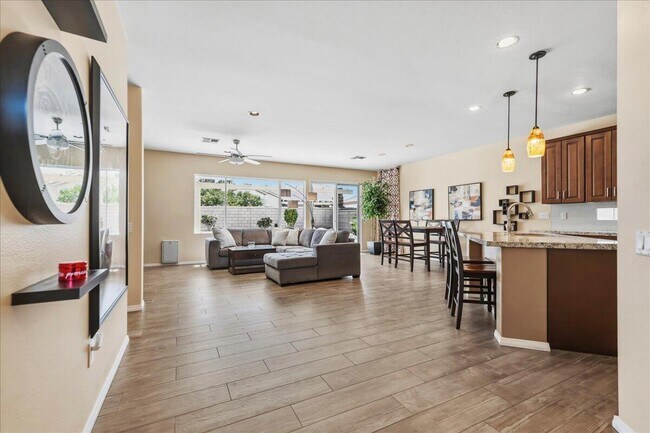 Building Photo - 78969 Lavender Cir