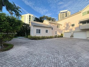 Building Photo - 454 SW 5th Ave