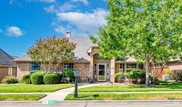 Building Photo - 1311 Royal Palm Ln