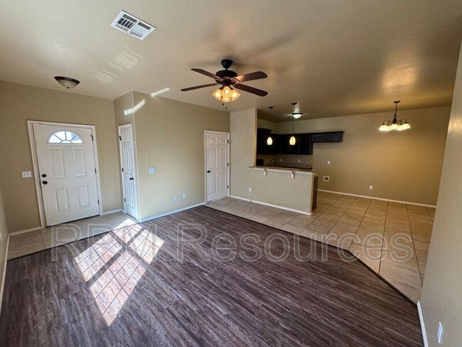 Building Photo - 141 Bison Court Way