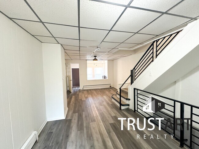 Foto del edificio - 3 bedroom house/ semi finished basement/ba...