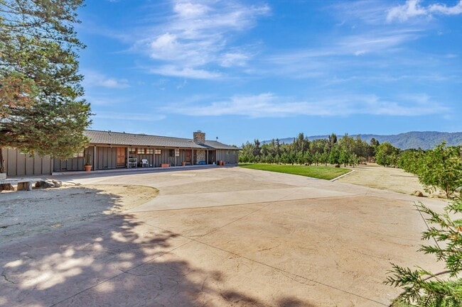 Foto del edificio - 9270 Linda Vista Ln