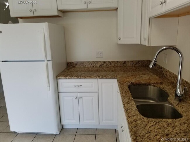 Foto del edificio - 708 SW Gardens Blvd