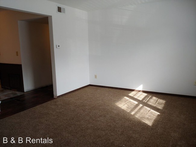 Building Photo - 526 Boxwood Dr