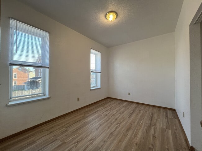 Building Photo - 264 E 14th St