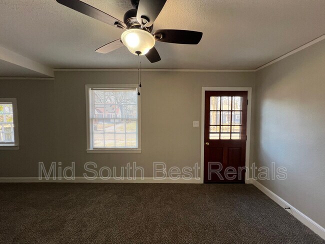 Building Photo - 3144 Lamphier Ave