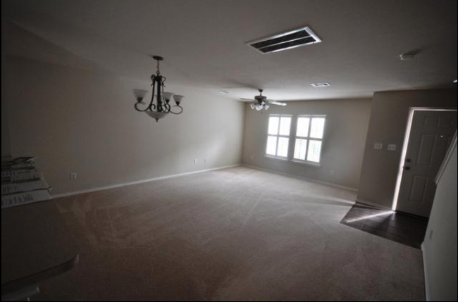 Building Photo - 2630 Woodridge Manor Dr