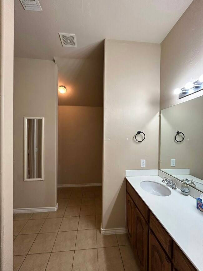 Foto del edificio - 2400 Rookhaven Ln