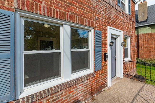 Building Photo - 486 Sumatra Ave