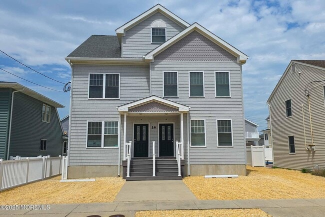 Building Photo - 14 6th Ave