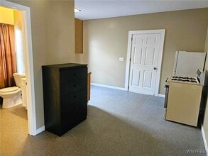 Building Photo - 1704 Abbott Rd