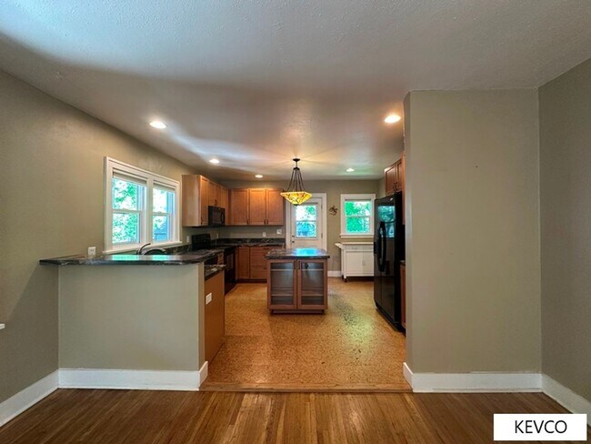 Building Photo - 115 Sylvan Ct