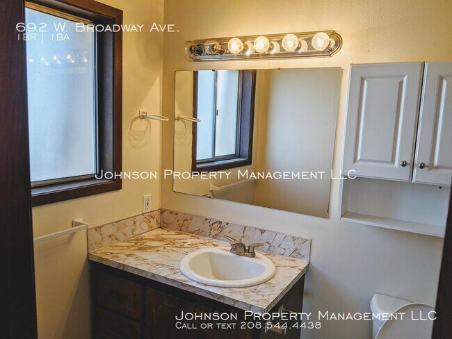 Building Photo - 692 W Broadway Ave, Meridian, ID 83642