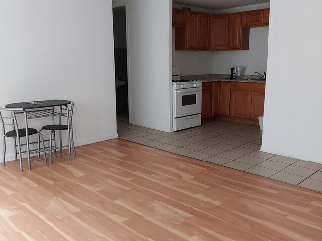 Foto del edificio - 1451 E 55th St