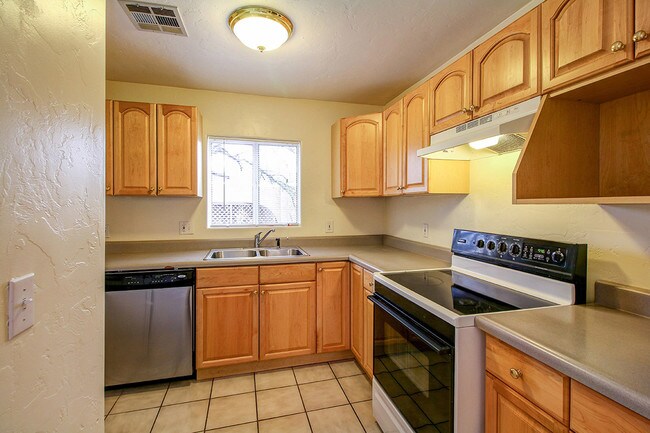 Foto del edificio - 2700 N Orchard Ave