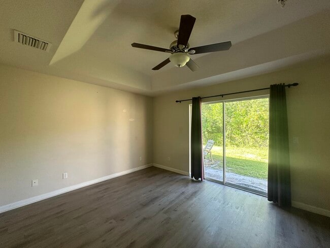 Building Photo - 6007 Bamboo Dr