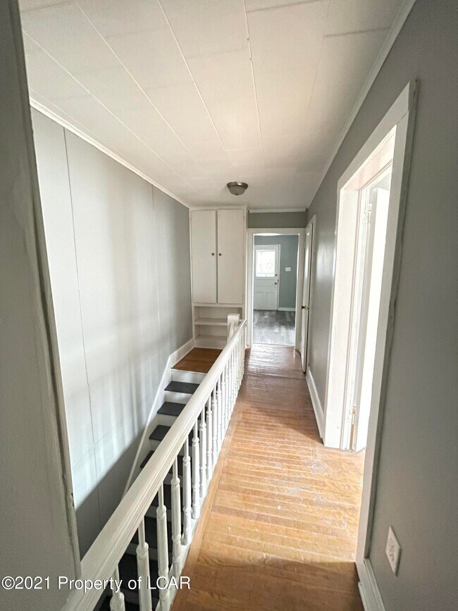 Building Photo - 366 S River St