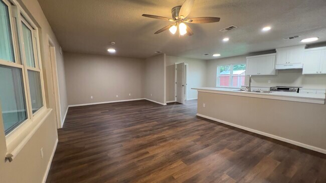 Foto del edificio - 3705 Elkhart Ave