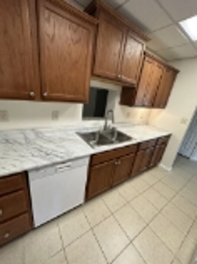 Foto del edificio - 811 W Springfield Ave