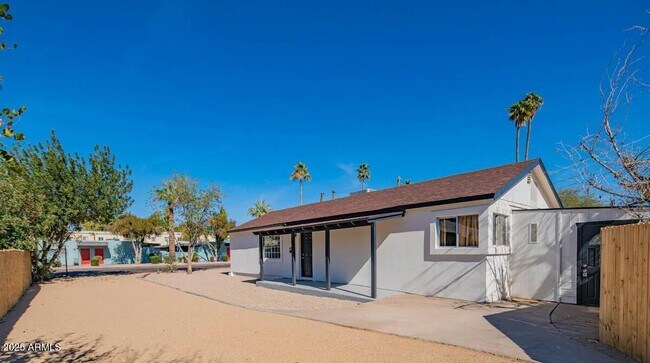 Building Photo - 913 W Highland Ave