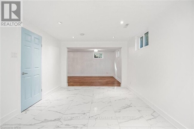 Photo du bâtiment - 218 Ingleside Pl