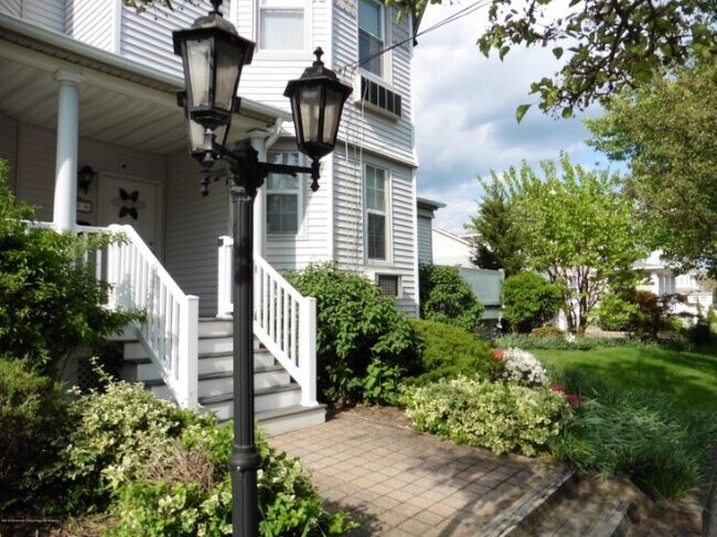 Foto del edificio - 609 McLean Ave