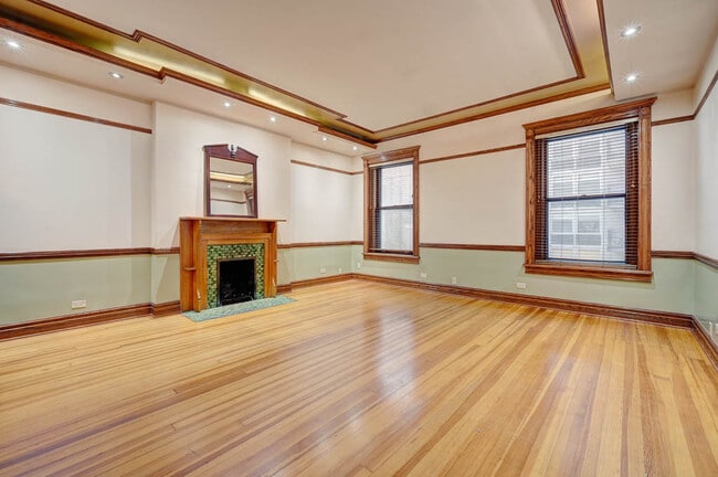 Building Photo - 33 E Division St