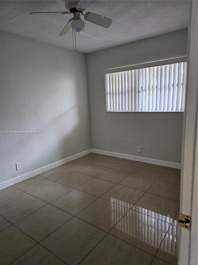 Foto del edificio - 5853 McKinley St