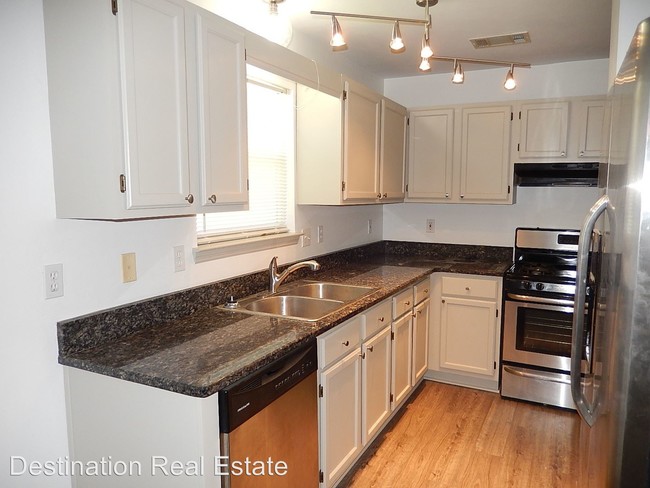 Building Photo - 2 br, 2.5 bath House - 533 Collinsford Road