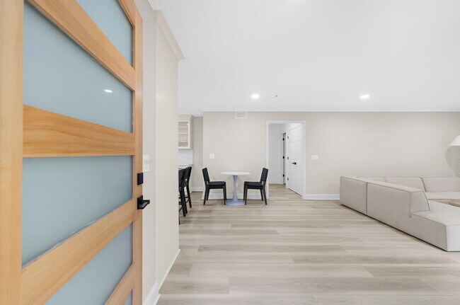 Building Photo - 5061 Avalon Dr
