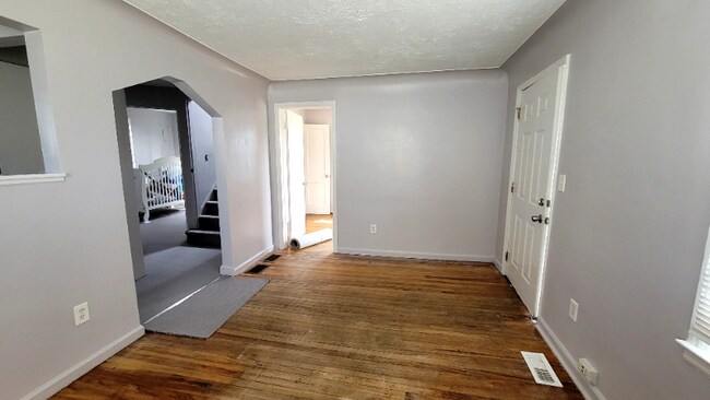Building Photo - 26776 Lenox Ave
