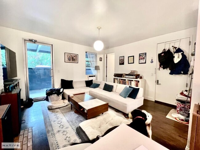 Foto del edificio - 3 bedroom in Brooklyn NY 11222