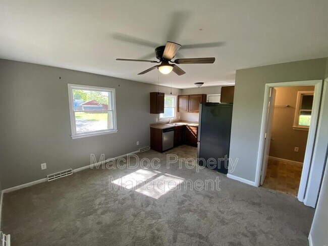 Foto del edificio - 10291 Paige Rd