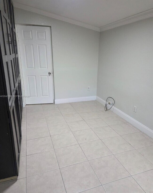 Building Photo - 6118 Royal Palm Blvd