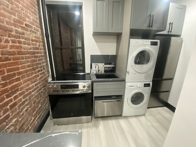 Foto del edificio - 434 W 52nd St