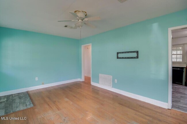 Foto del edificio - 1737 Ridgeway Dr