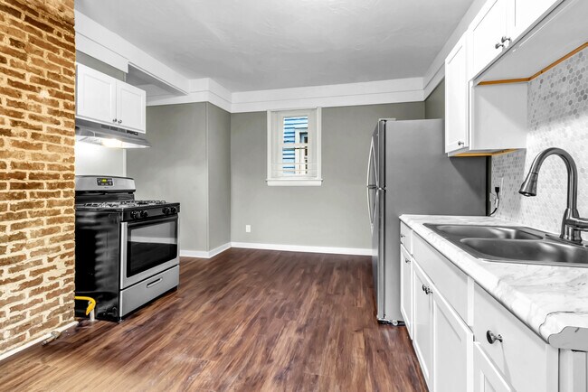 Foto del edificio - 135 Elmwood Ave