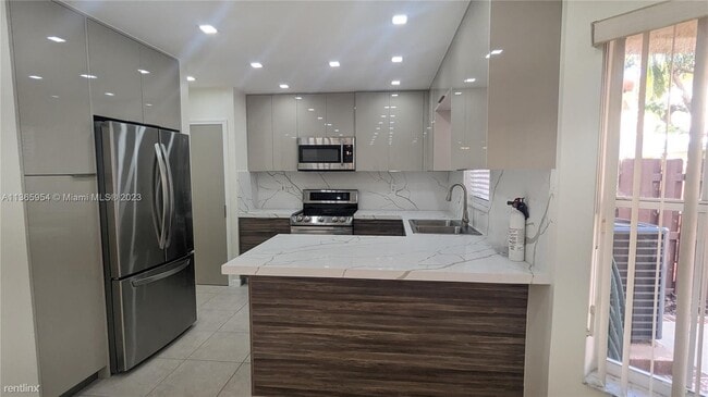 Building Photo - 4 br, 2.5 bath House - 213 E Forest Oak Ci...
