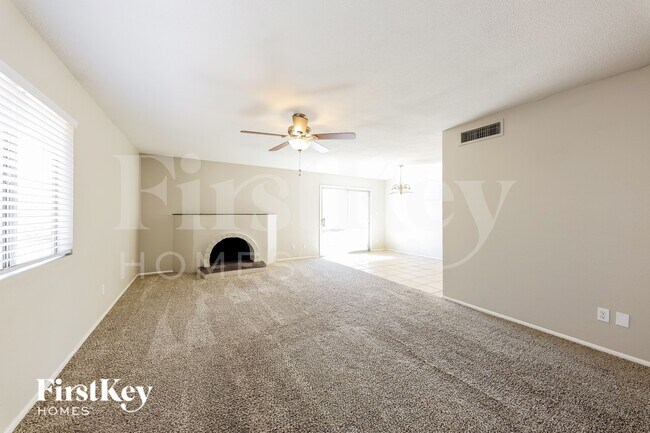 Building Photo - 8647 E Fillmore St