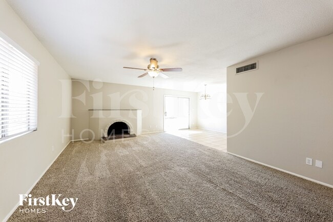 Foto del edificio - 8647 E Fillmore St