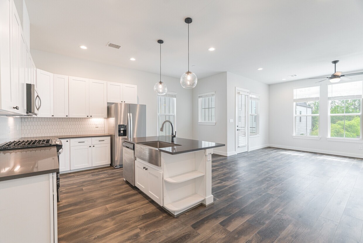 Foto principal - 5715 White Magnolia St.