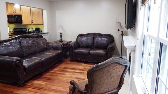 Building Photo - 6108 Old Landing Way