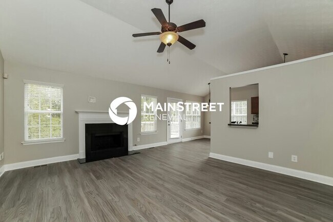Foto del edificio - 5 Bedroom Pet-Friendly Home in Douglasville, GA with Main Street Renewal