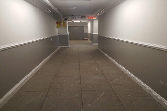 Foto del edificio - 135 Van Wagenen Ave