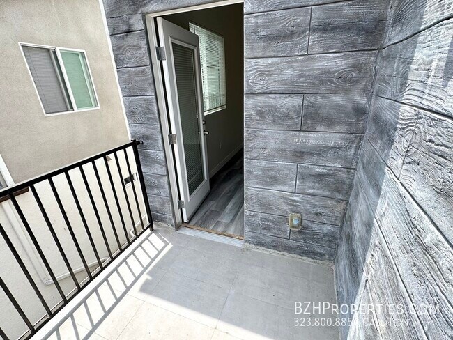 Foto del edificio - 1123 Browning Blvd