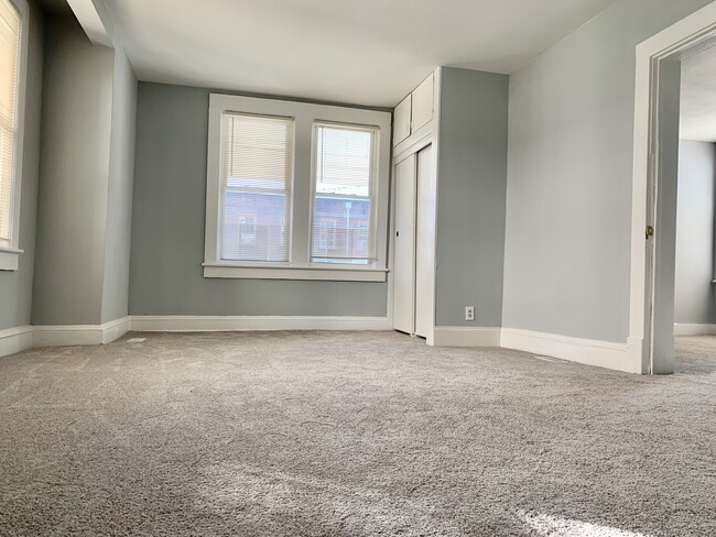 Building Photo - 420 W 37th St